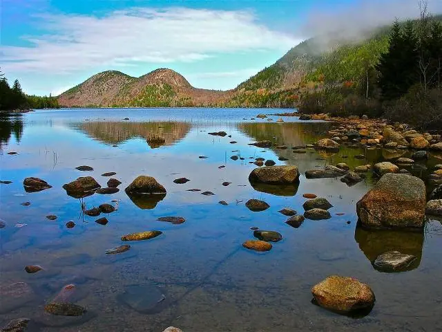 Popovers im Jordan Pond House mit Blick auf die Bubbles – Acadia-Nationalpark
