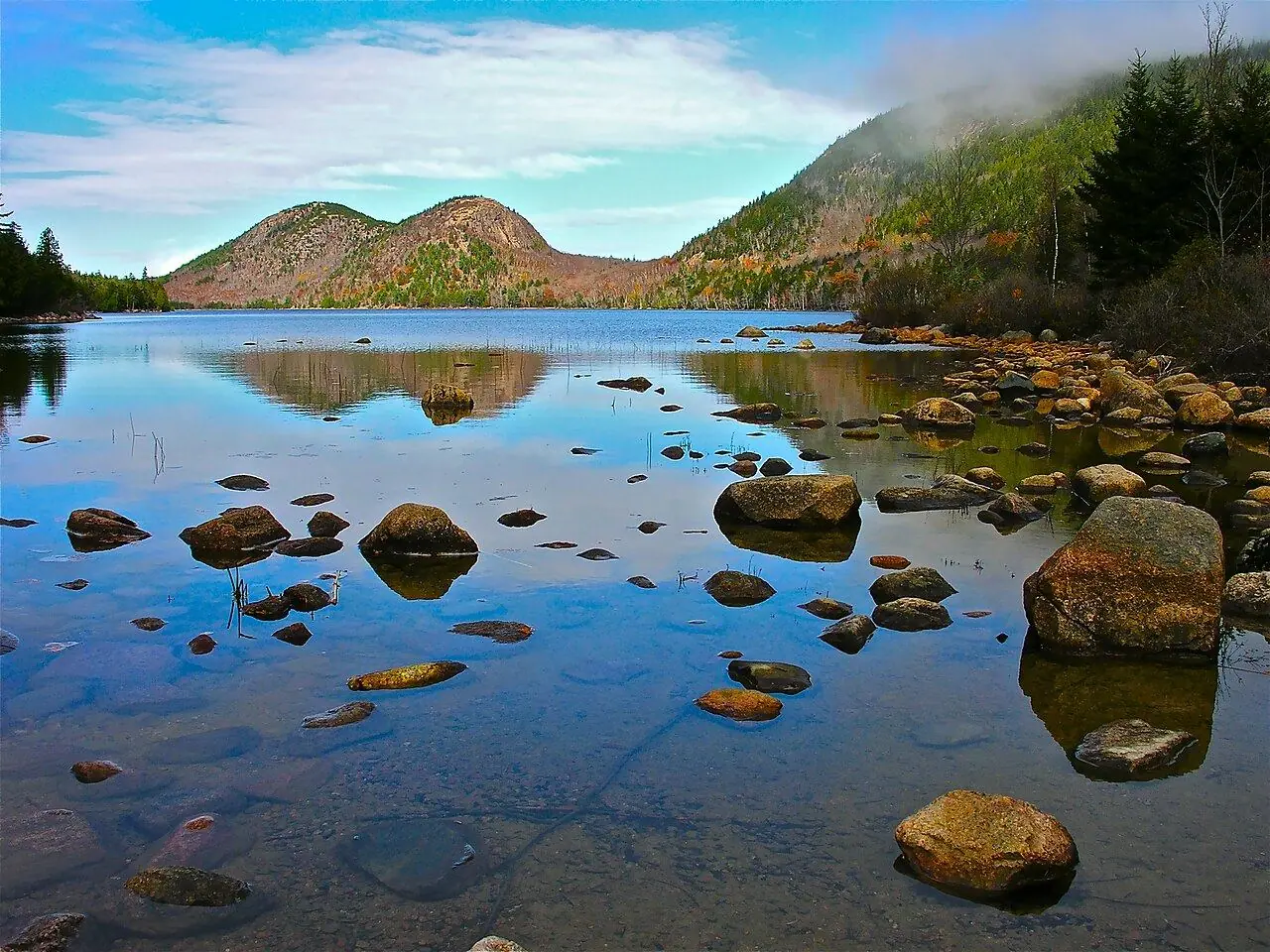 Popovers im Jordan Pond House mit Blick auf die Bubbles – Acadia-Nationalpark