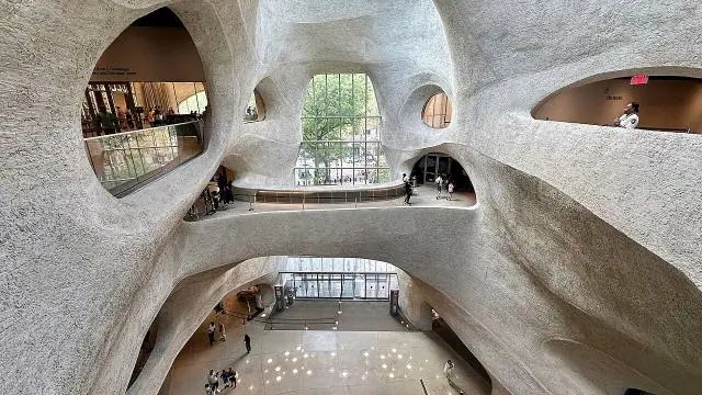 Das 2023 eröffnete Richard Gilder Center brachte ein Atrium wie eine Schlucht, ein Insektarium und ein Vivarium, in… – American Museum of Natural History