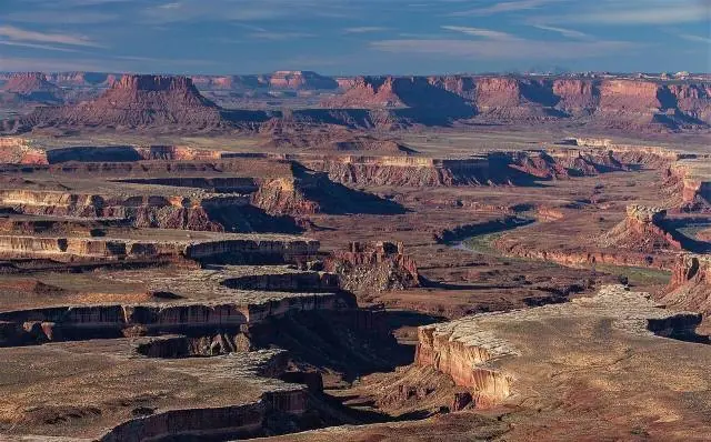 Canyonlands ist Utahs größter Nationalpark, eine Wildnis aus Canyons, Tafelbergen und Felstürmen, wo Green River und…