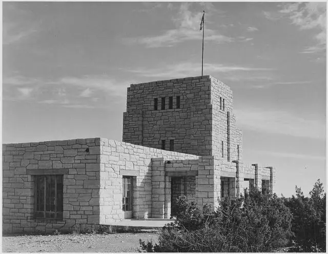 "Close up view of 'Elevator House,' Carlsbad Caverns National Park," New Mexico., 1933 - 1942 - NARA – Parque Nacional de las Cavernas de Carlsbad