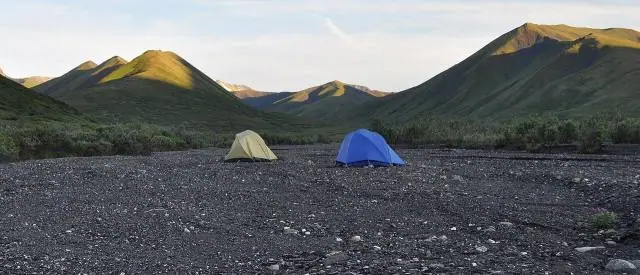 Les voitures particulières ne peuvent parcourir que les 15 premiers miles, jusqu’à Savage River ; au-delà, on circule… – Parc national et réserve de Denali