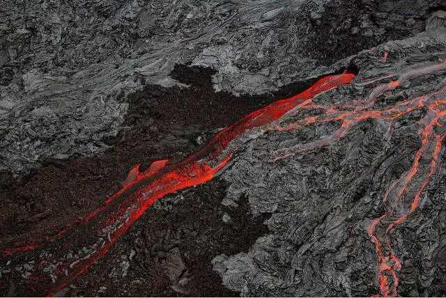 Crater Rim Drive leads to overlooks above Kaluapele, the summit caldera, and to the Nāhuku Lava Tube, a short walk… – Hawaii Volcanoes National Park
