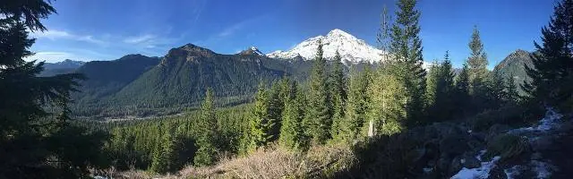 Mt Rainier from trail in park – Mount-Rainier-Nationalpark