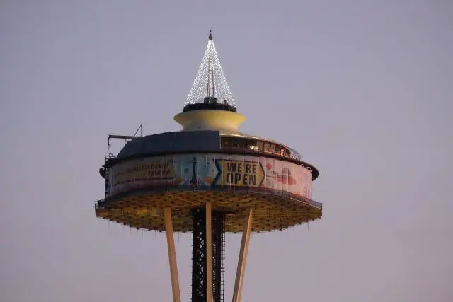 The tower stands in the Seattle Center, the former fairgrounds, next to Chihuly Garden and Glass, with its glass… – Space Needle