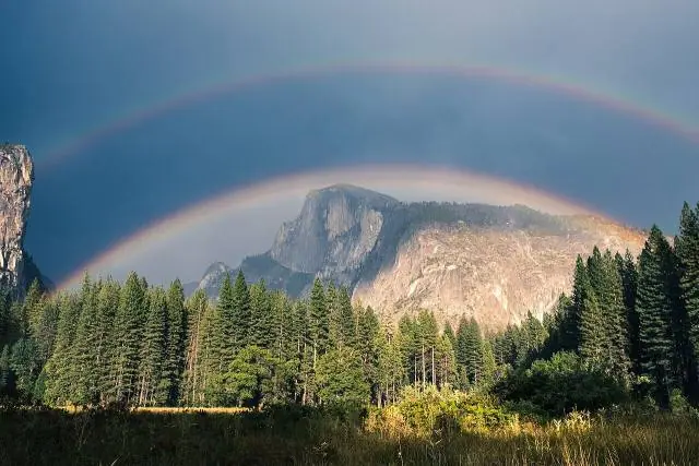 Sans permis, vous pouvez tout de même monter au sommet de Nevada Fall et jusqu’à Little Yosemite Valley – Half Dome