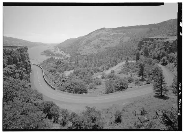 Östlich der Wasserfälle hat die Interstate 84 große Teile der alten Straße ersetzt, doch restaurierte Abschnitte im… – Historic Columbia River Highway
