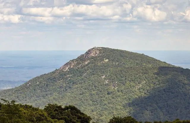 Dieser Granitgipfel am Ostrand des Shenandoah-Nationalparks ist die beliebteste anspruchsvolle Wanderung der Region – Old Rag Mountain