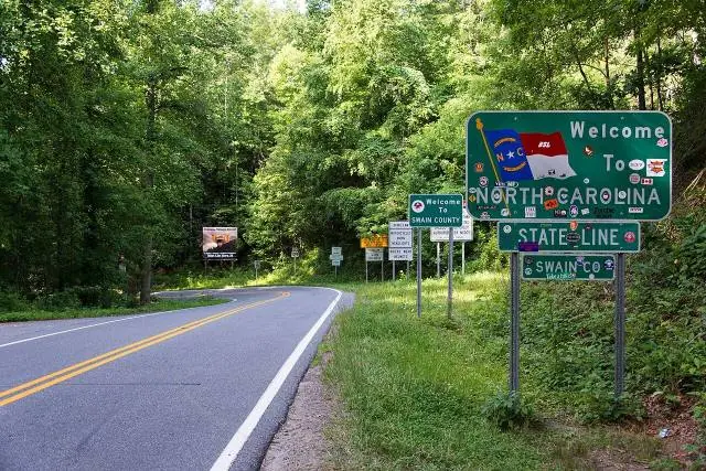 Deals Gap (NC/TN state line) – Tail of the Dragon (US-129)